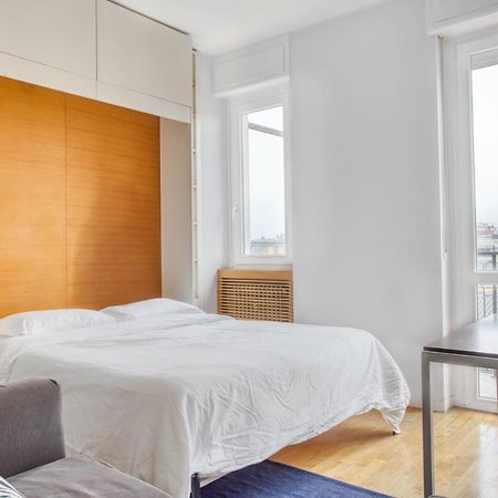 Joivy Vibrant Studio With Balcony Milano Dış mekan fotoğraf