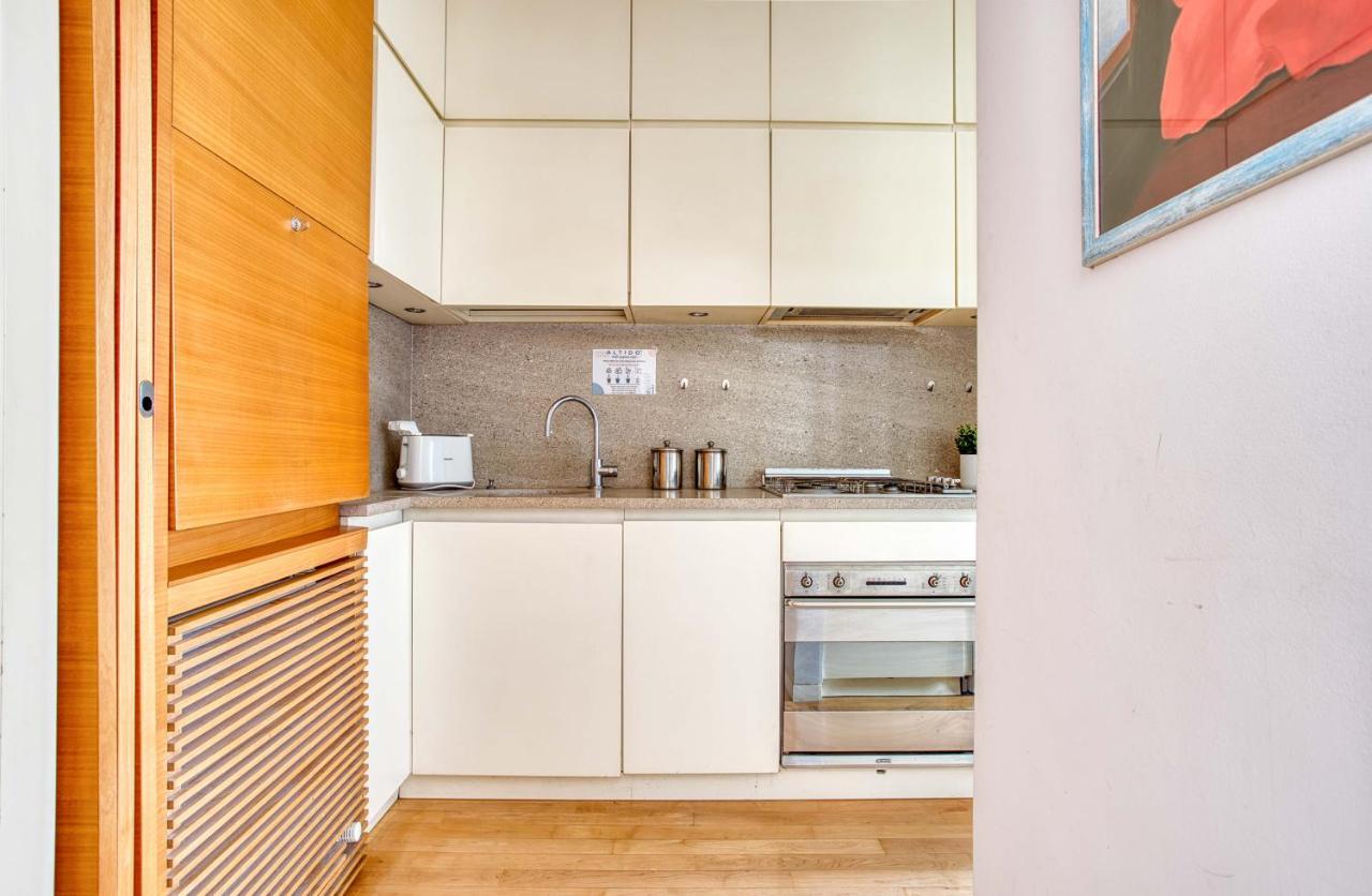 Joivy Vibrant Studio With Balcony Milano Dış mekan fotoğraf